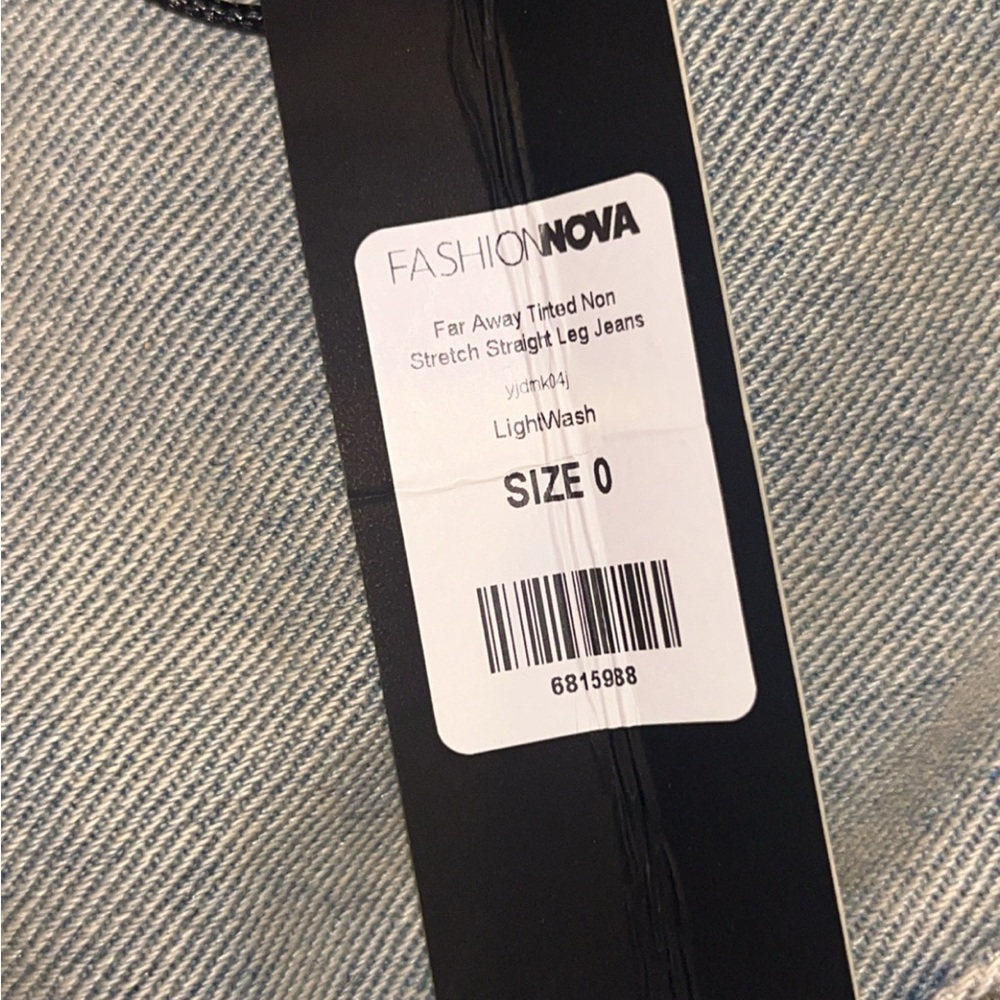 Fashion Nova light wash ripped jeans #rippedjeans